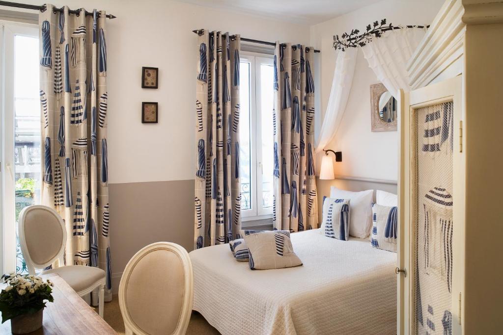 Hotel Le Central Trouville-sur-Mer Room photo